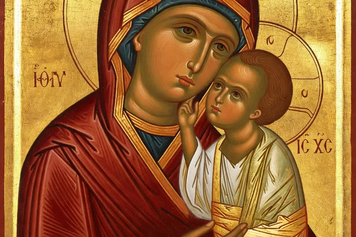 Ensemble d'icônes orthodoxes dorées disposées sur un iconostase, lumière de cierges, atmosphère recueillie